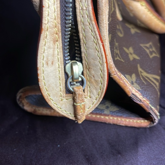 LOUIS VUITTON PURSE - Picture 4 of 7